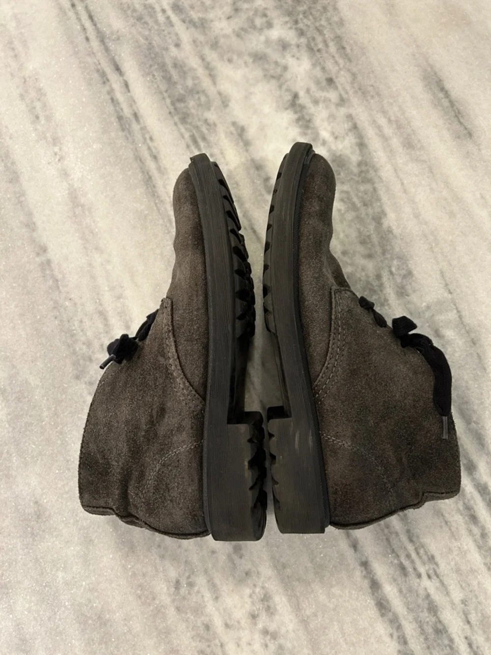 Frye & Co Men's Bowery Chukka Boots sz 10.5 Grey Suede